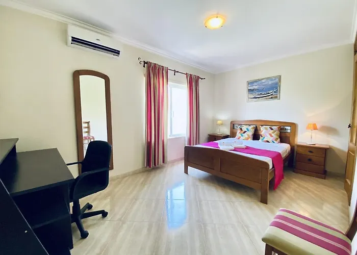 1 By Homing Apartment *